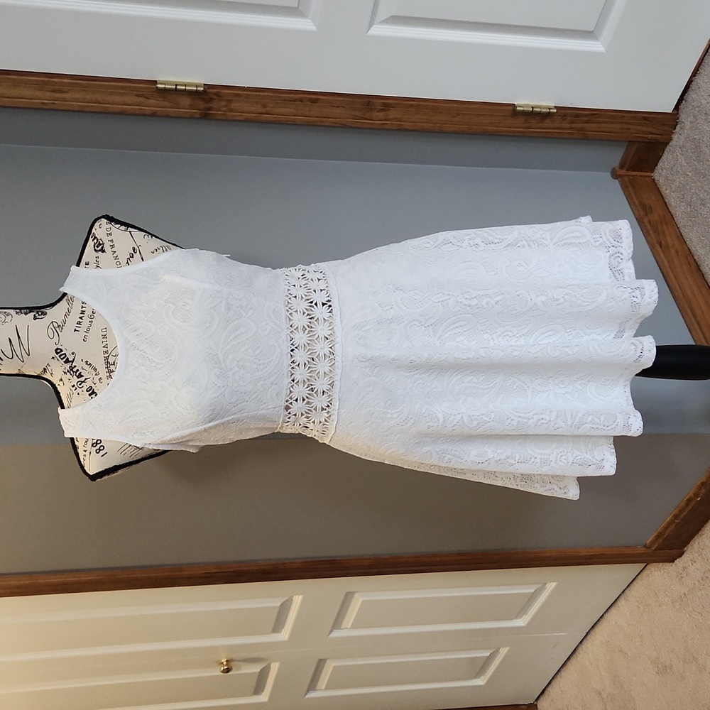 Bailey Blue White Lace Dress with peekaboo flower mid-drift, Medium